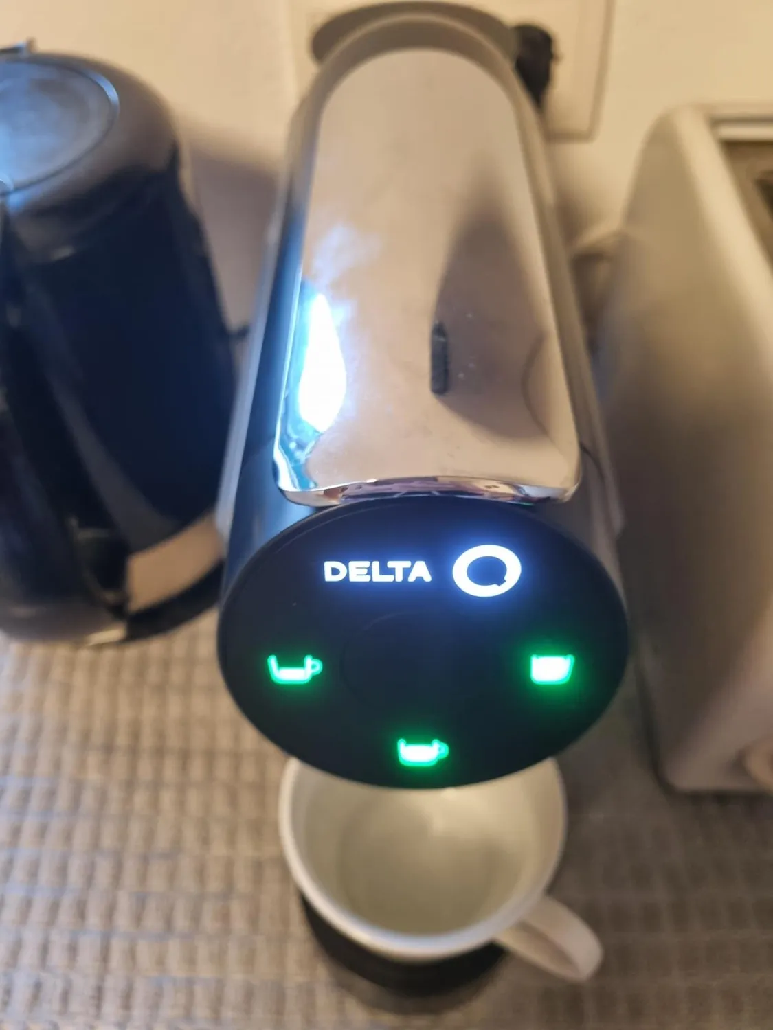 Delta Q MiniQool grigia macchina a capsule +50 capsule